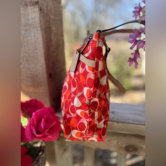 🎈🎉HP🎈🎉COACH SIGNATURE STRIPED VERMILLION DREAM C TOTE FABRIC w SILVER HARDWARE - Picture 3 of 13